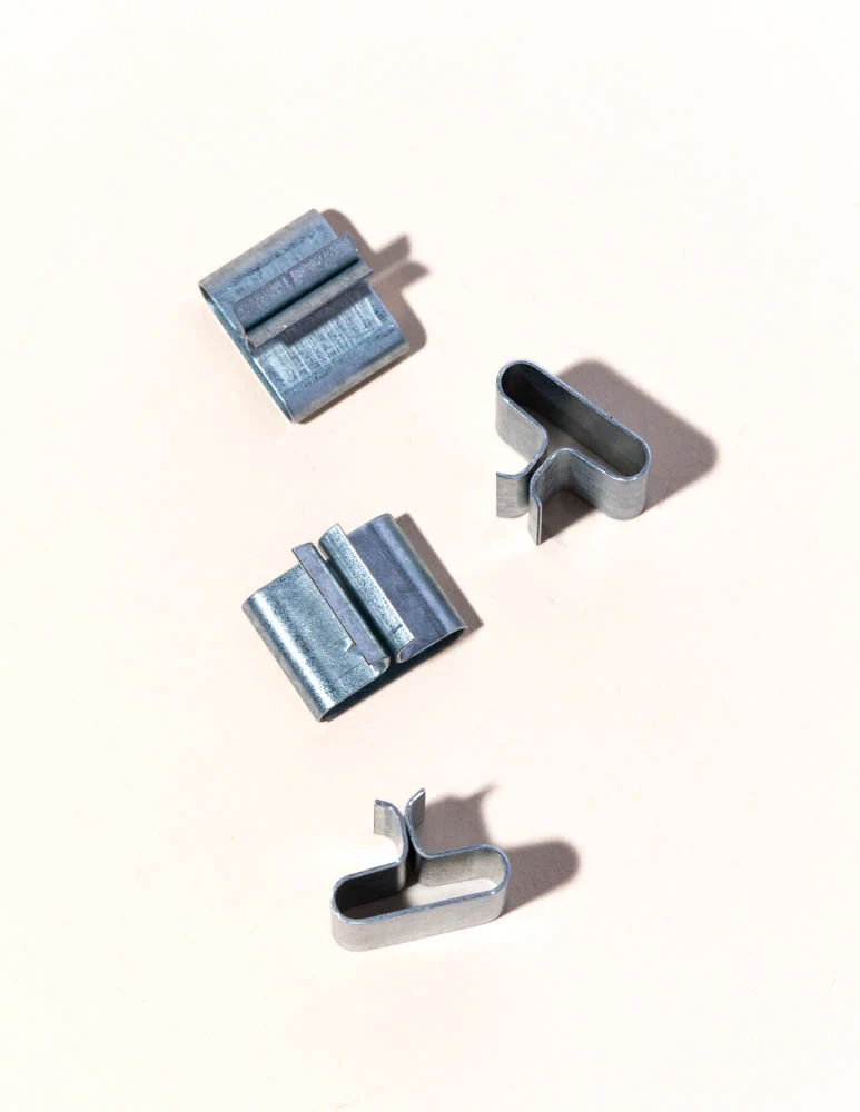 pre-inserted wood wick clips