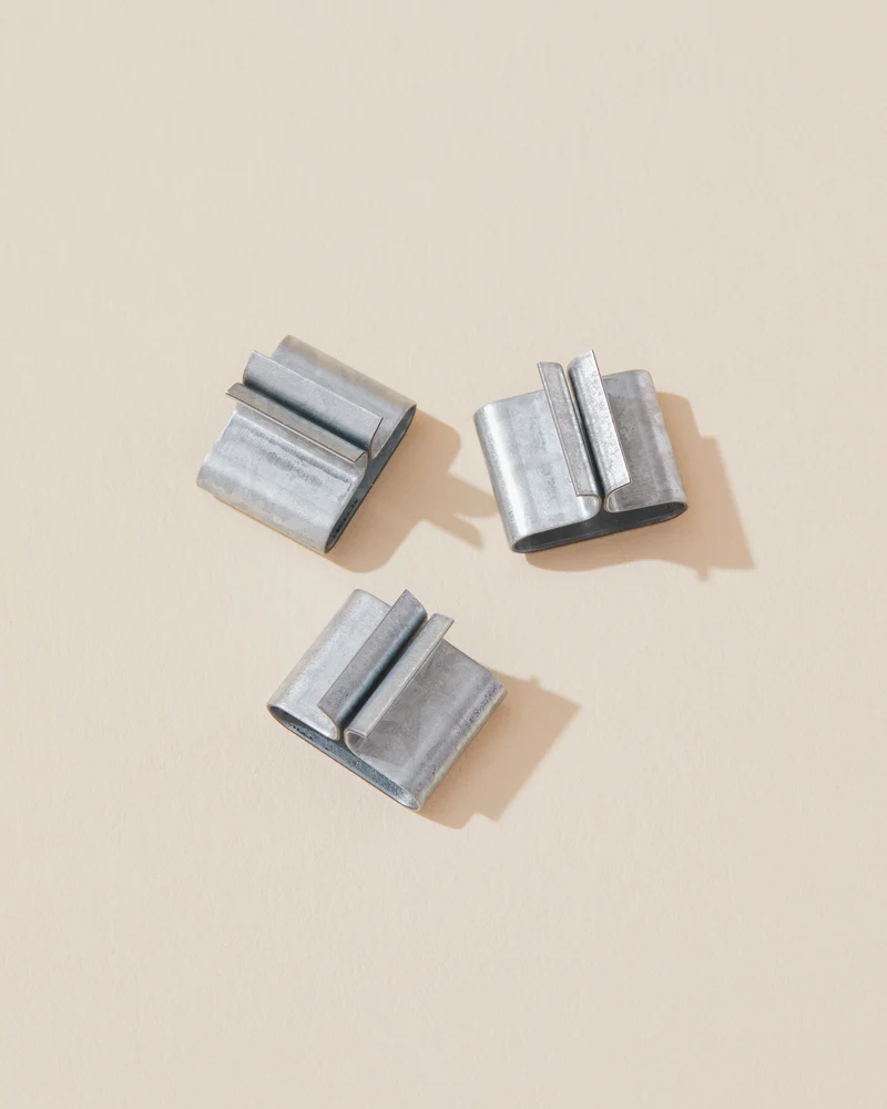 pre-inserted wood wick clips