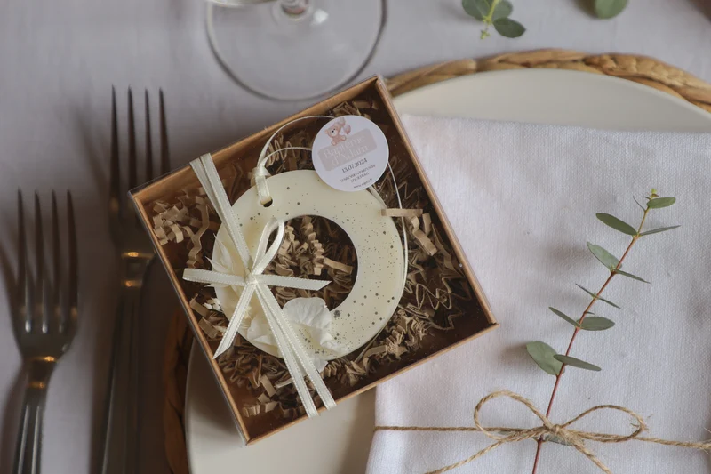 Suspensions parfumées personnalisées – Cadeaux invités mariage, baptême & événements