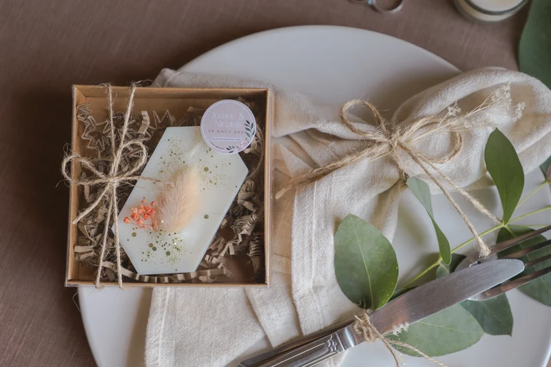 Suspensions parfumées personnalisées – Cadeaux invités mariage, baptême & événements