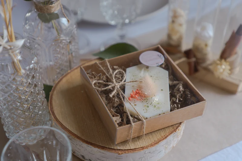 Suspensions parfumées personnalisées – Cadeaux invités mariage, baptême & événements