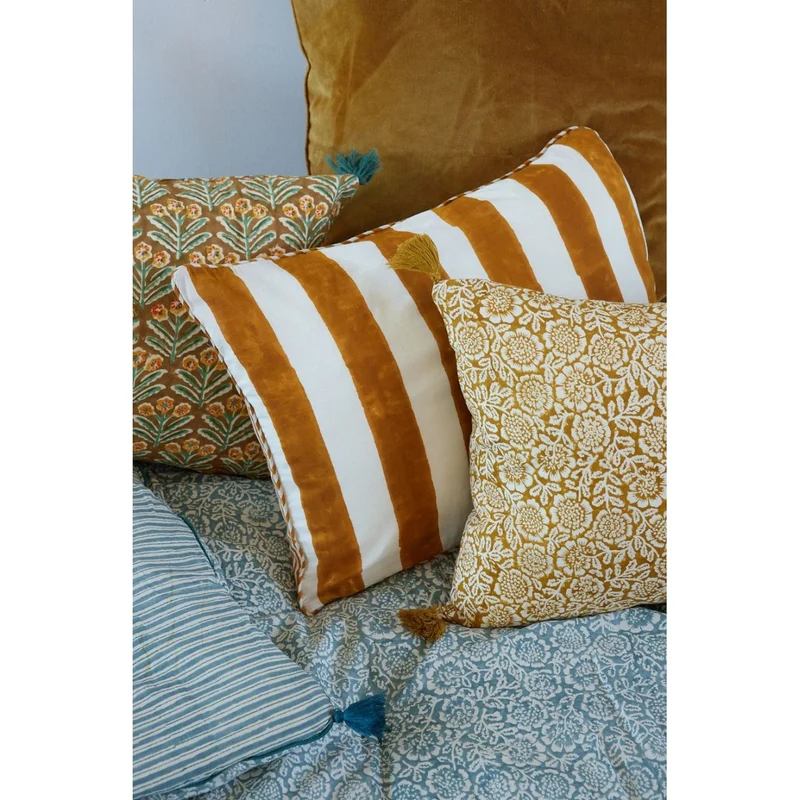Coussin à fleurs bronze