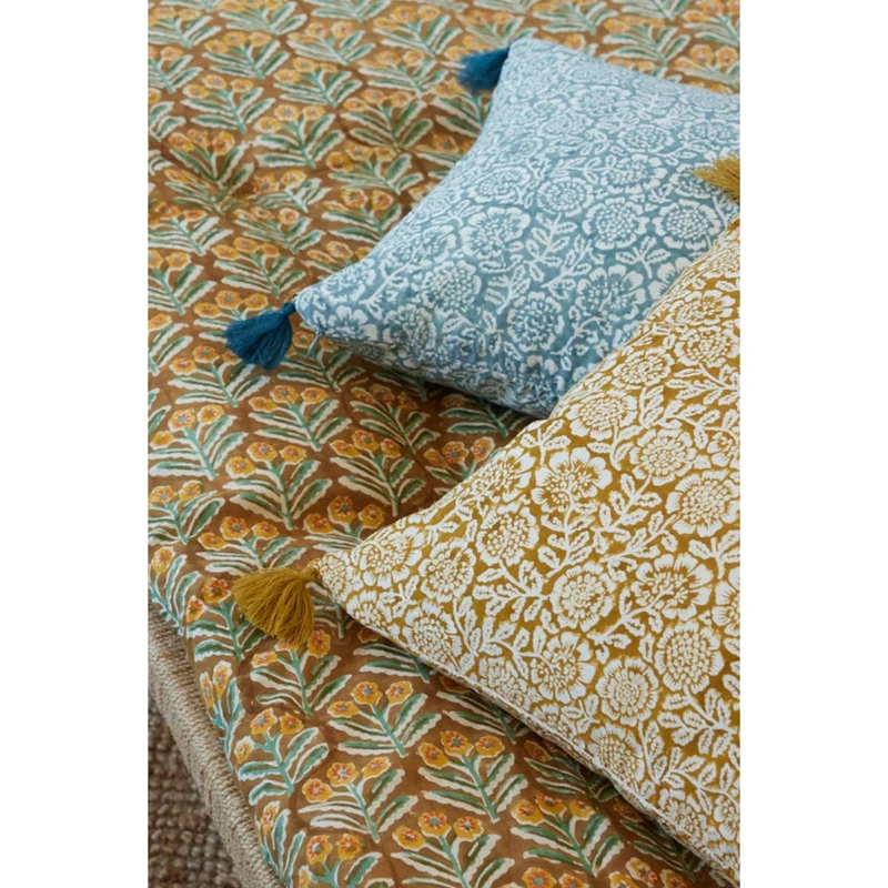 Coussin à fleurs bleu gris
