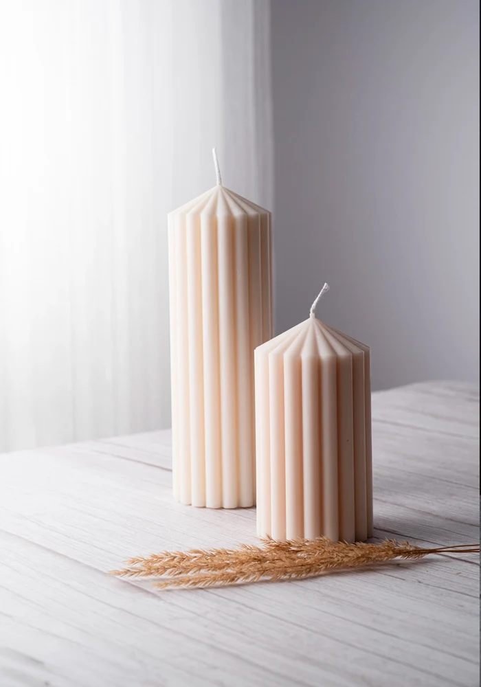 Bougie Pillier Striée Senteur Vanille Grand Modèle