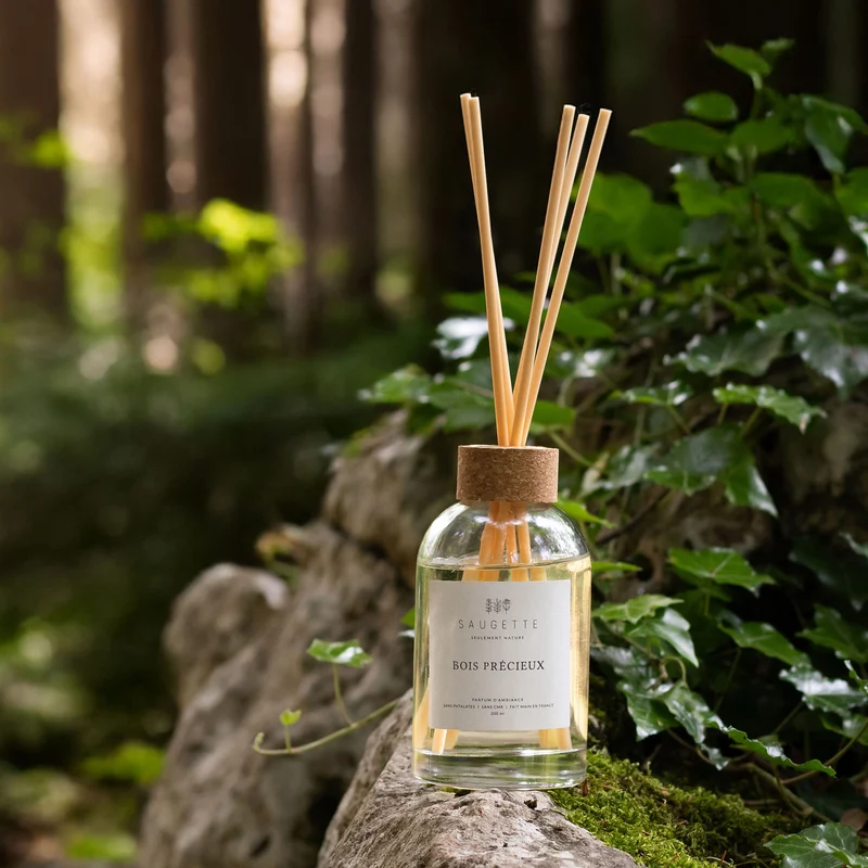 Bois précieux - Diffuseur de parfum d’ambiance et ses 8 roseaux en fibre naturelle