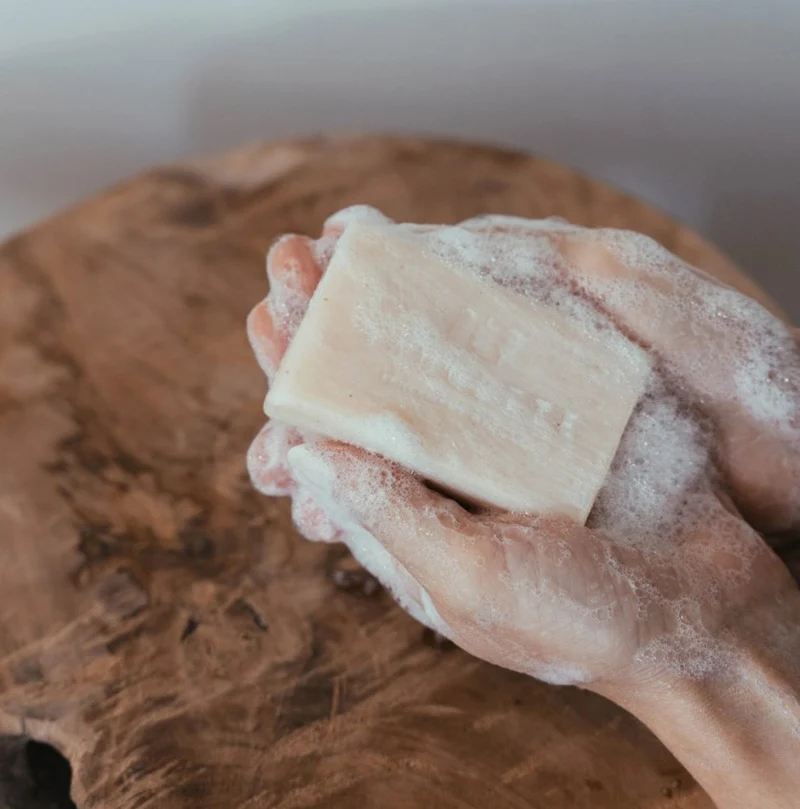 Rituel bien-être - 1 Bougie parfumée au choix & 1 Savon au lait de soja bio
